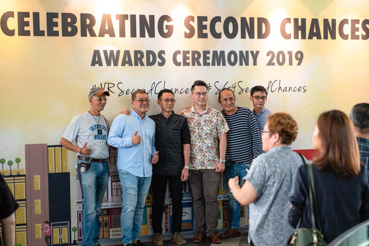 linus-kok-with-fellow-award-recipients-during-the-yellow-ribbon-celebrating-2nd-chances-award-ceremony-2019-honouring-ex-offenders-who-stay-crime-and-drug-free-making-posititve-contributions-to-society-2-(1)